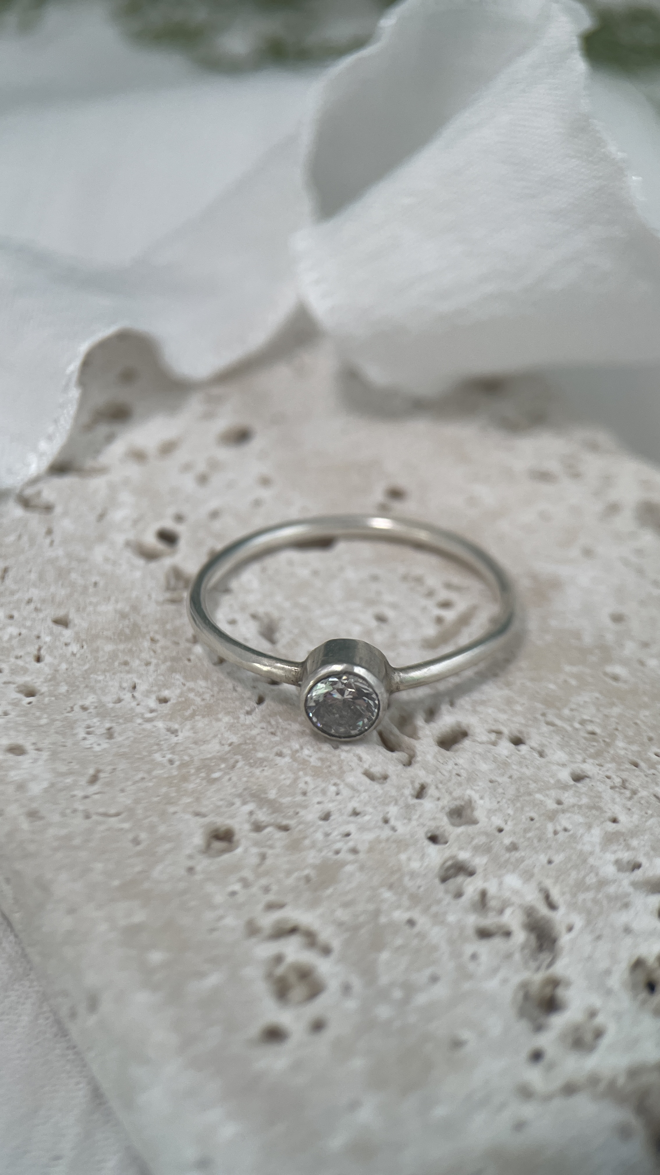 Tube-set cubic zirconia ring